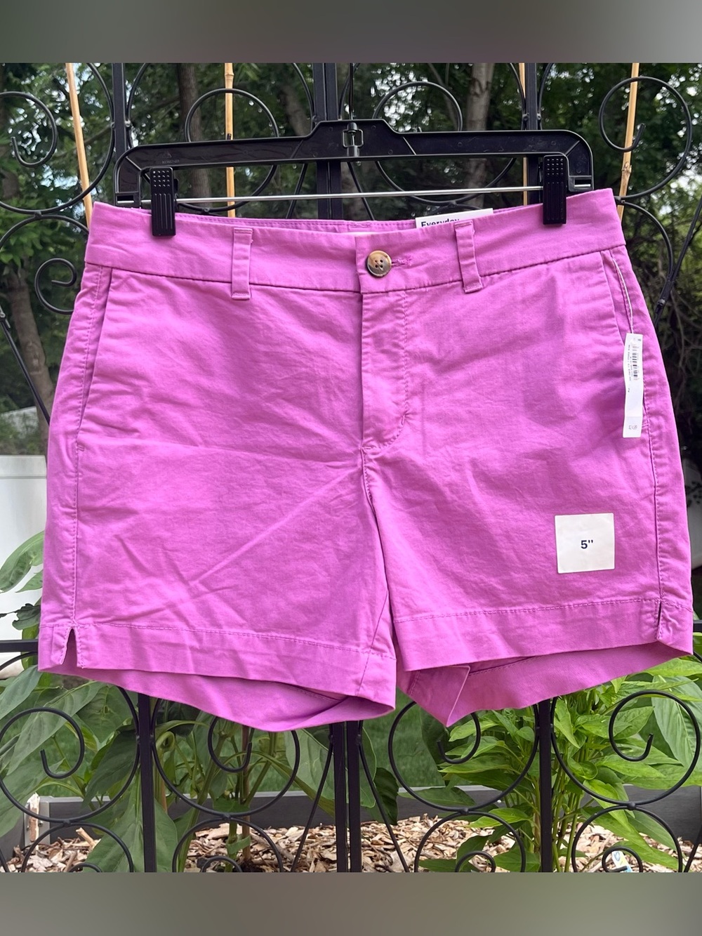 Old Navy Women’s Everyday Chino Shorts Size 2 Berry Purple Mid Rise Colorful NEW